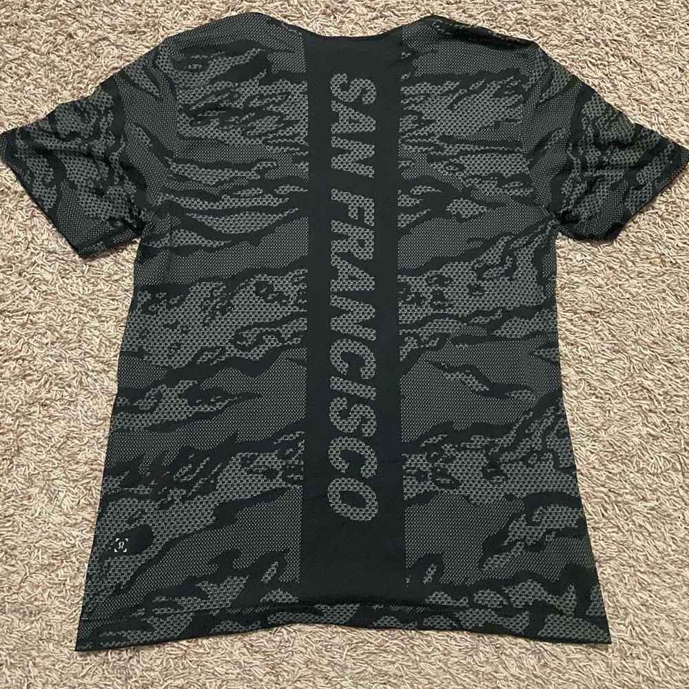 Rare lululemon athletic shirt size large
